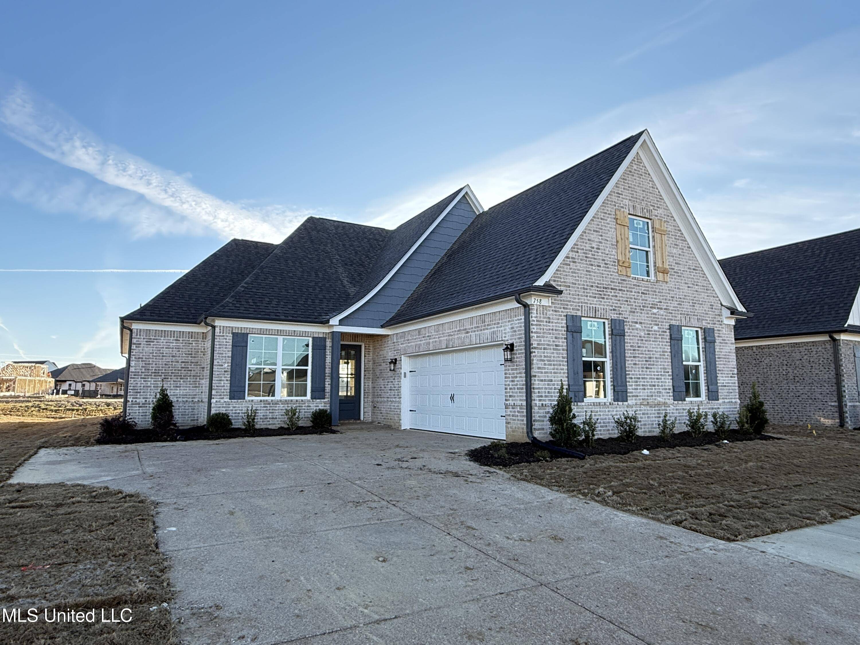 Nesbit, MS 38651,986 Coahoma Court