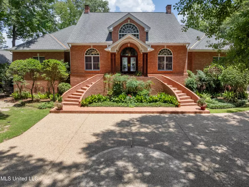213 W Canebrake Boulevard, Hattiesburg, MS 39402