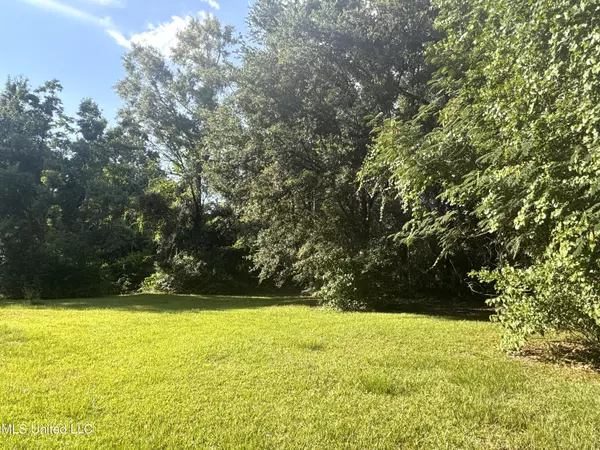 12 Zettel Road, Ocean Springs, MS 39564