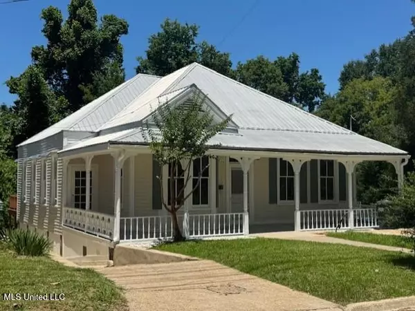 208 Arlington Avenue, Natchez, MS 39120