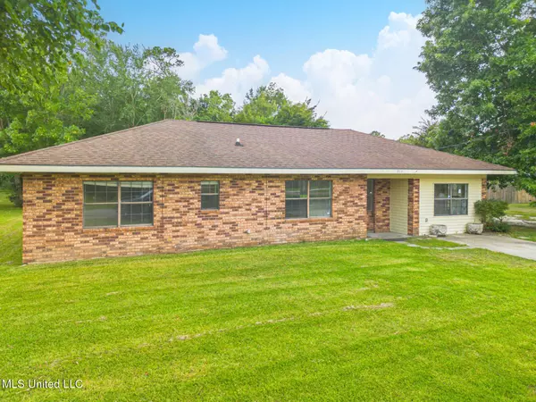212 Seventh Street, Bay Saint Louis, MS 39520