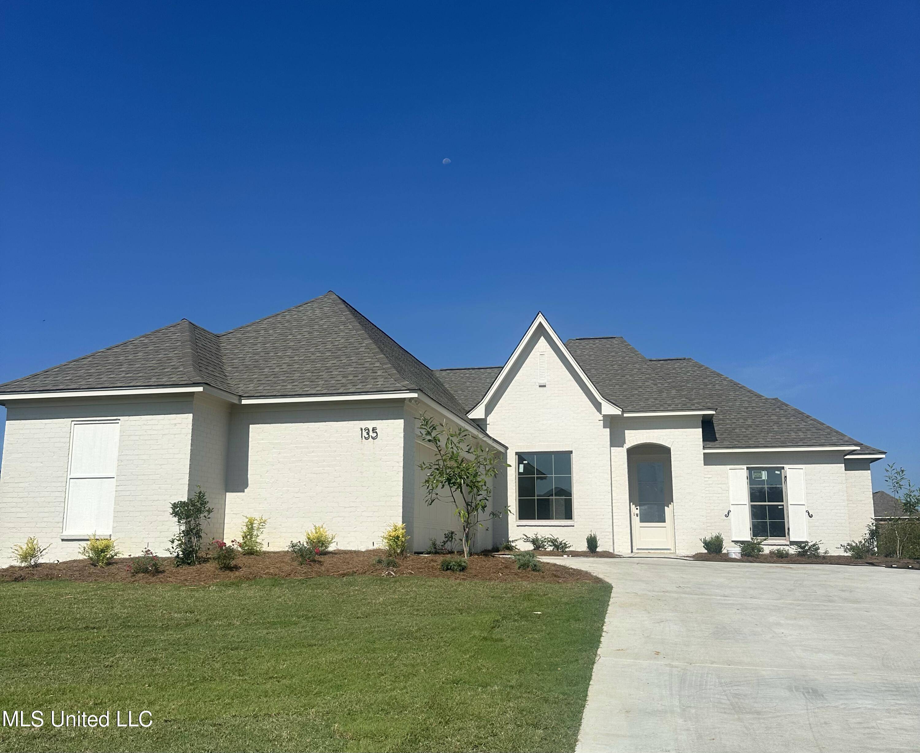 135 Hunters Way, Canton, MS 39046