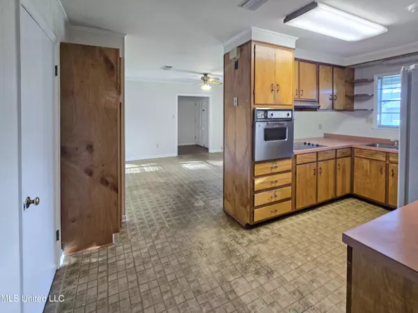 Long Beach, MS 39560,100 Pampas Drive