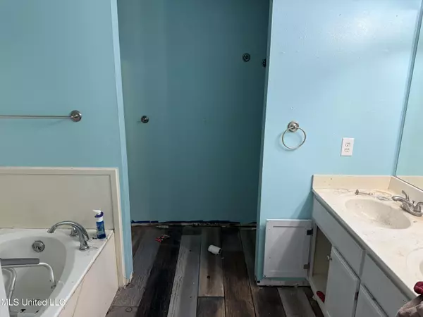 Long Beach, MS 39560,8 Barbara Court