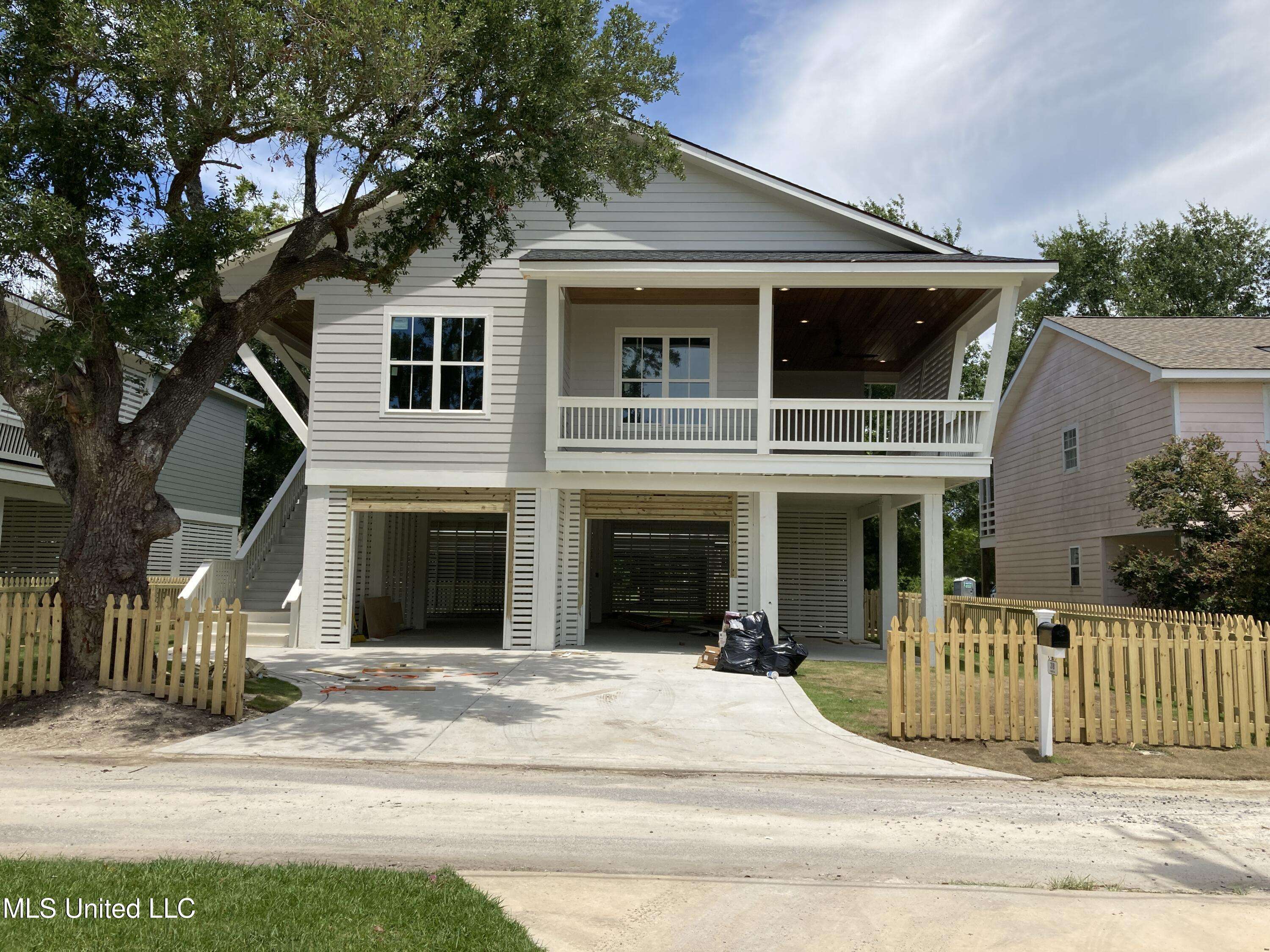 218 Demetz Avenue, Pass Christian, MS 39571