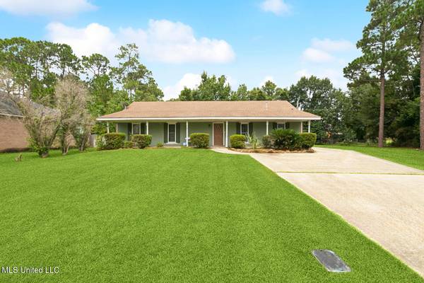 557 Royal Oak Drive, Pass Christian, MS 39571