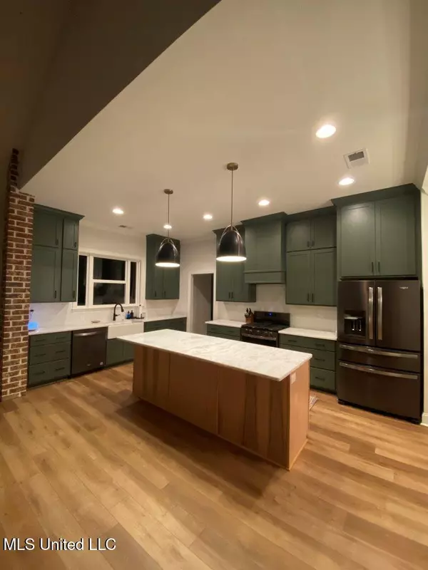 Byhalia, MS 38611,215 Louise Road