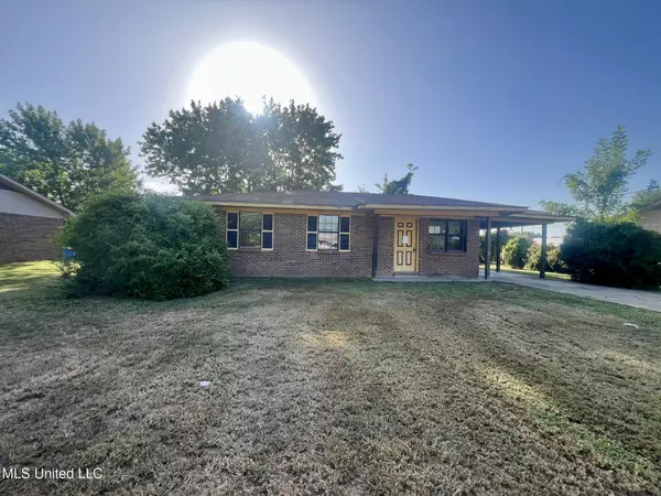 1717 W Juanita Circle, Cleveland, MS 38732