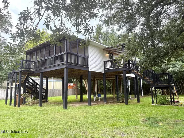 420 E North Street, Pass Christian, MS 39571