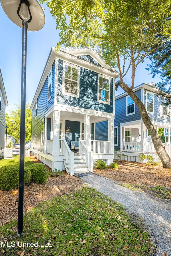 Ocean Springs, MS 39564,2207 Government Street #19