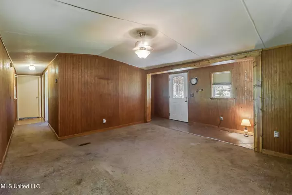 Mchenry, MS 39561,2 Horse Creek Road