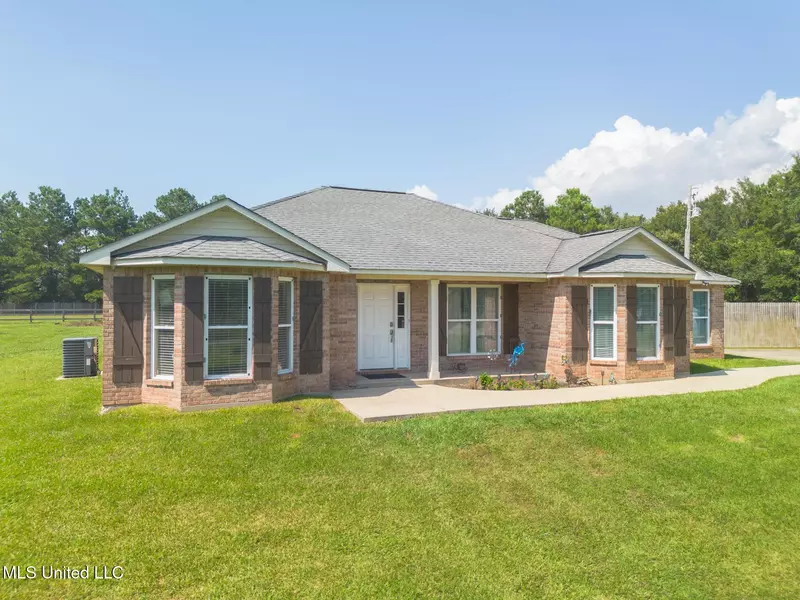 23516 Enchanted Avenue, Pass Christian, MS 39571