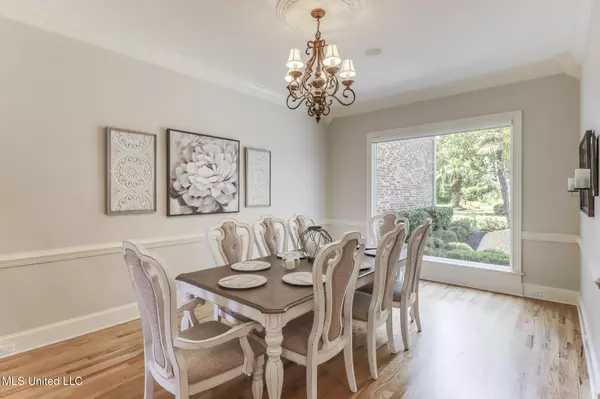 Ocean Springs, MS 39564,18 Sauvolle Court