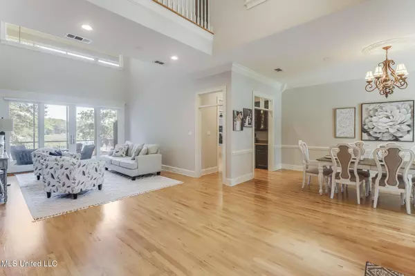 Ocean Springs, MS 39564,18 Sauvolle Court