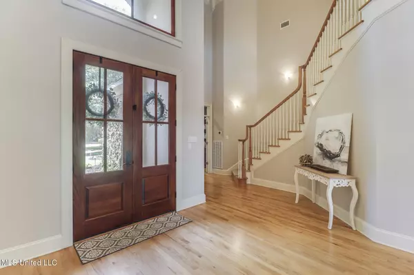 Ocean Springs, MS 39564,18 Sauvolle Court