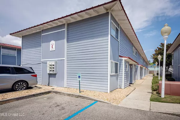 Biloxi, MS 39531,1664 Beach Boulevard #090