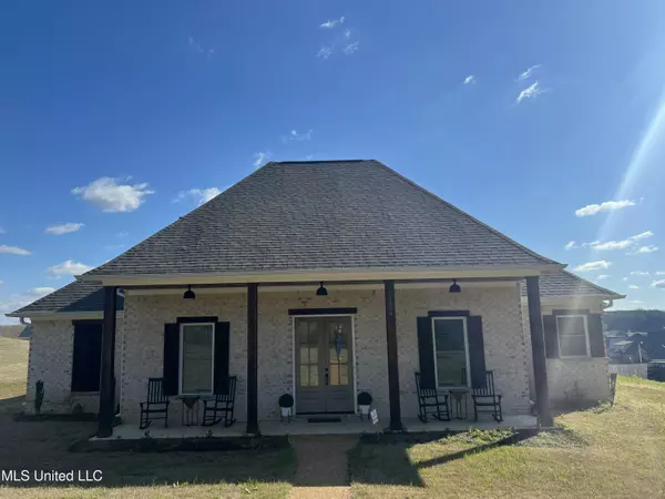 2154 Laughter Road N, Nesbit, MS 38651