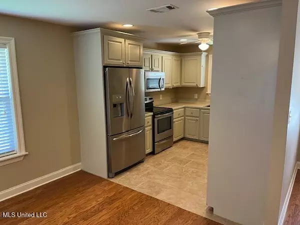 Hattiesburg, MS 39402,9 Crowns Point