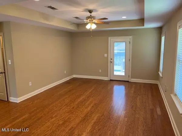 Hattiesburg, MS 39402,9 Crowns Point