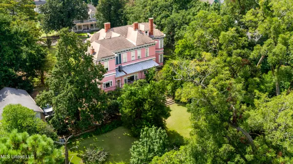 Natchez, MS 39120,802 N Union Street