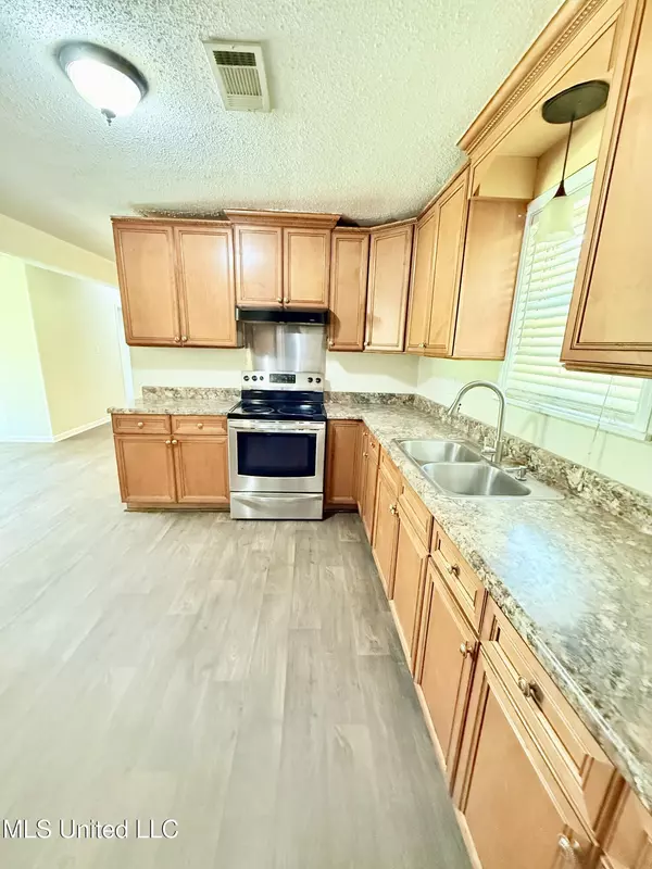 Grenada, MS 38901,219 Mississippi Avenue