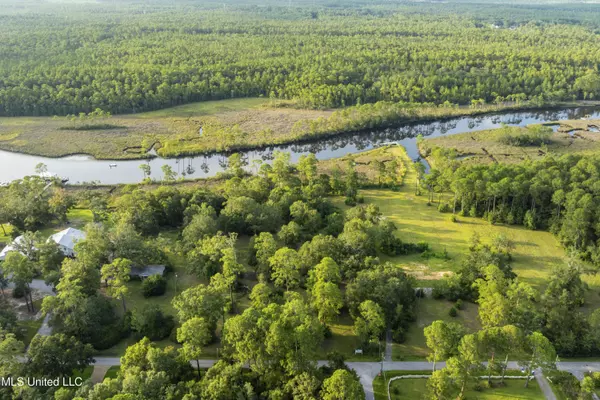 Ocean Springs, MS 39564,637 Dixie Street