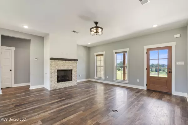 Lake Cormorant, MS 38641,10220 Green River Road