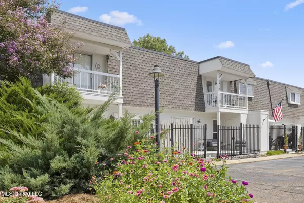 Ridgeland, MS 39157,550 Post Road #602