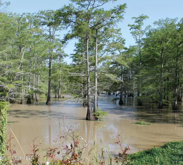 Itta Bena, MS 38941,Lakeshore Street