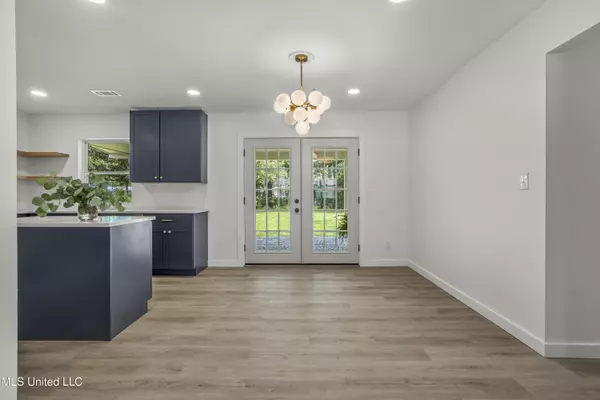 Ocean Springs, MS 39564,409 Woody Circle