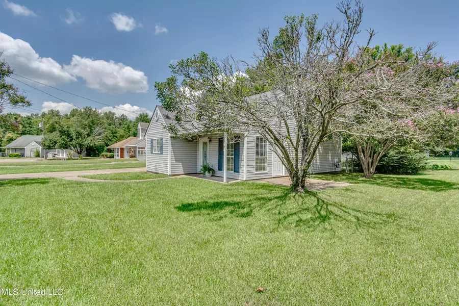 1001 Twin Pine Lane, Pearl, MS 39208