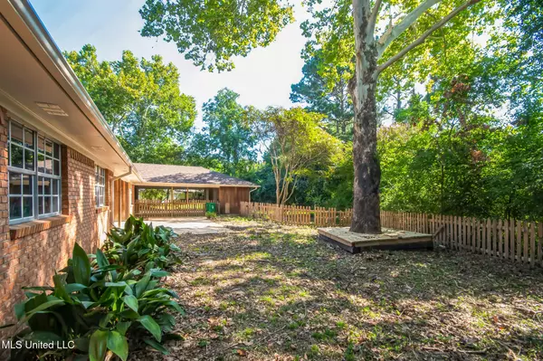 Clinton, MS 39056,102 Friars Cove