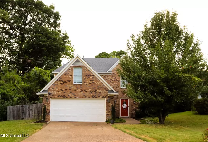 8801 W Five Oaks Drive, Southaven, MS 38671