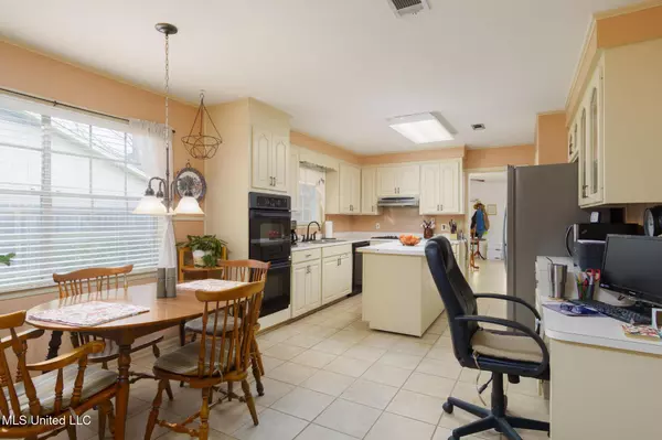 Hattiesburg, MS 39402,2306 Clayton Place