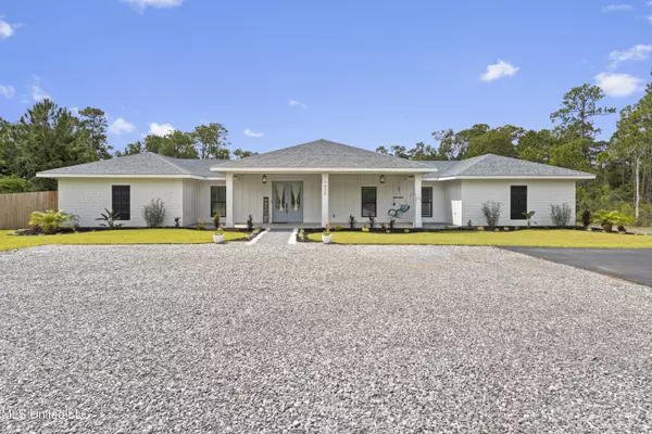 7420 Old Fort Bayou Road, Ocean Springs, MS 39564