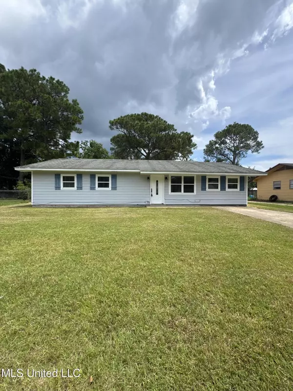 Ocean Springs, MS 39564,6608 Columbus Circle