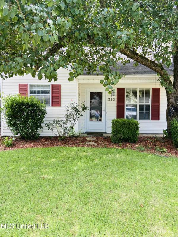 312 N Grove Circle, Brandon, MS 39047