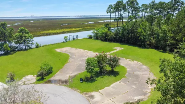 2452 Kanoa Way, Diamondhead, MS 39525