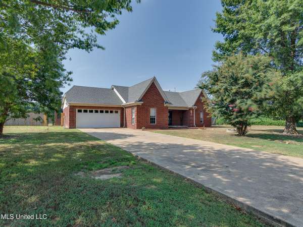 10495 Spring River Cove, Lake Cormorant, MS 38641
