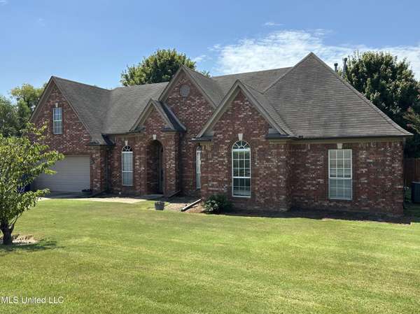 6255 Lake Front Drive, Horn Lake, MS 38637