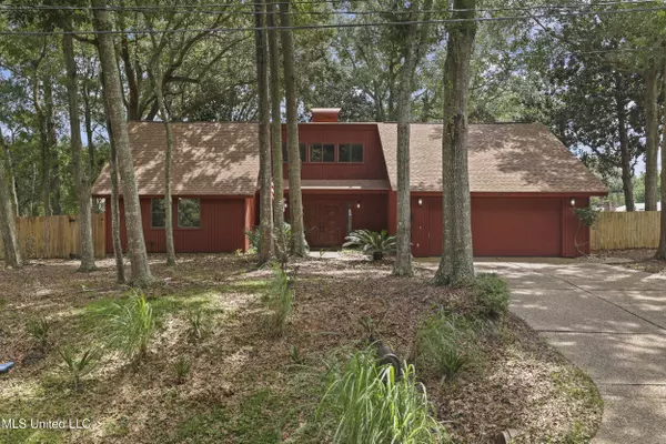 110 Simon Boulevard, Ocean Springs, MS 39564