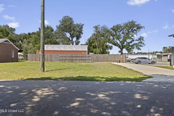 Gulfport, MS 39507,639 Red Oak Drive