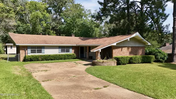 1012 Briarwood Drive,  Clinton,  MS 39056