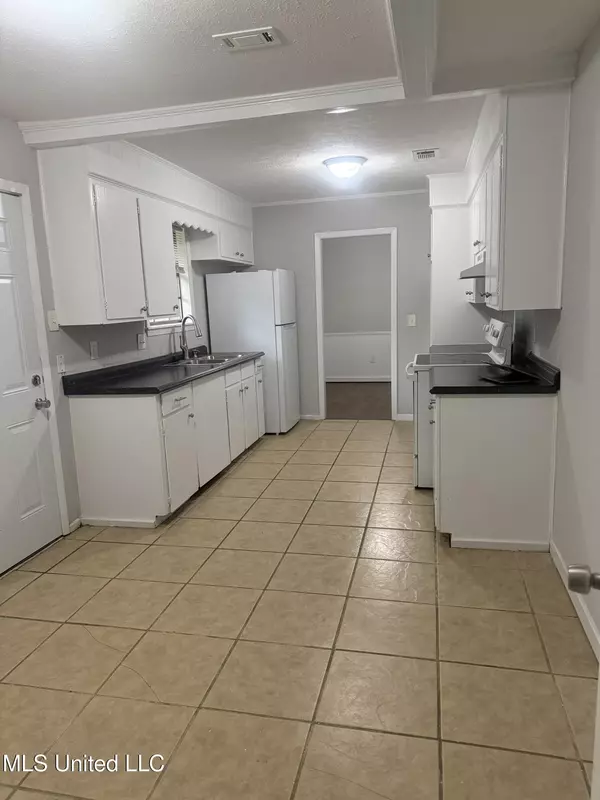 Jackson, MS 39212,209 Holly Hill Drive