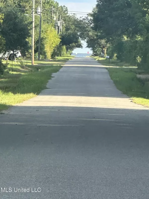 Bay Saint Louis, MS 39520,6169 S Railroad Avenue