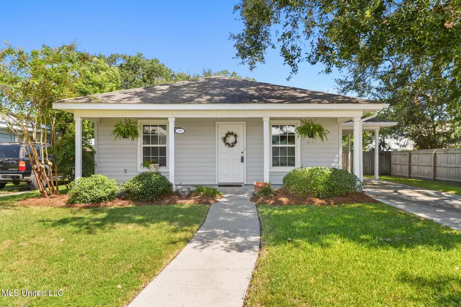311 Demontluzin Avenue, Bay Saint Louis, MS 39520