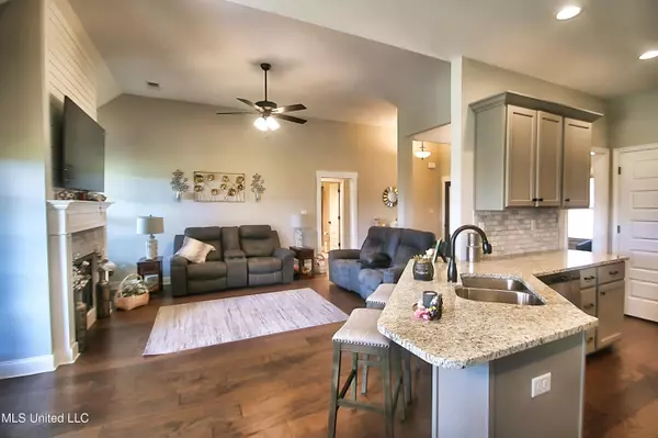 Hernando, MS 38632,727 Holiday Cove