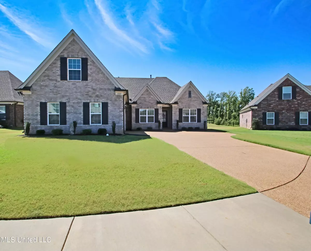 Hernando, MS 38632,727 Holiday Cove