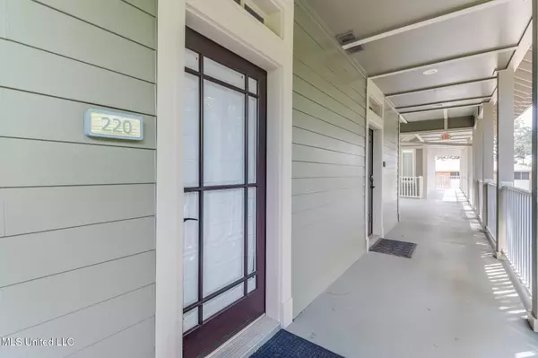 922 Porter Avenue #220, Ocean Springs, MS 39564