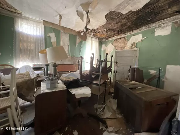 Holly Springs, MS 38635,285 E Van Dorn Avenue